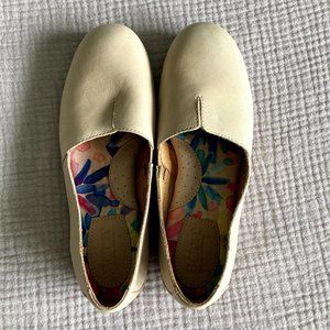 Born Sebra Ballet Flats - Size 6